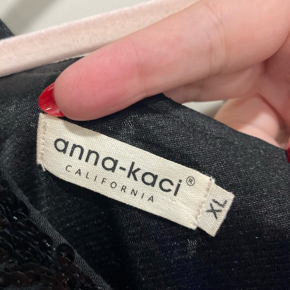 Elegant Black Sequin One-Shoulder Mini Dress - Picture 3 of 4